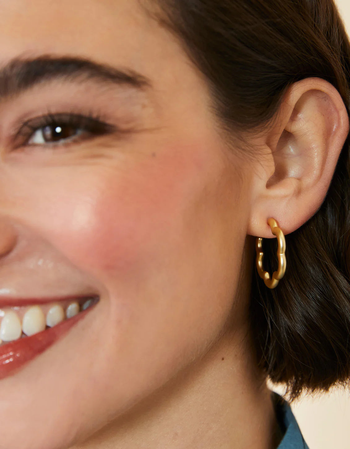 Bubbly Daisy Hoop Earring